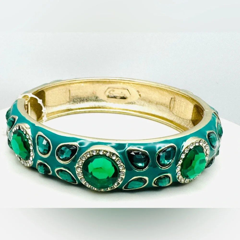 $58 Retail Gorgeous Sequin 💚Green 💚Rhinestone Bangle NWOT
